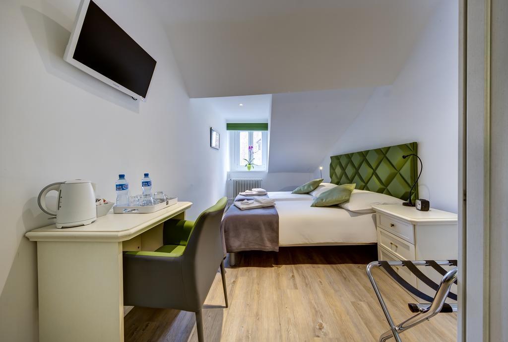Hotel Du Raisin Lausanne Exterior foto